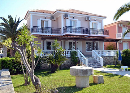 Nadias Studios & Apartments