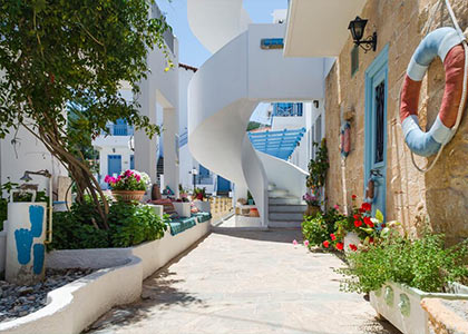 Saronis Hotel